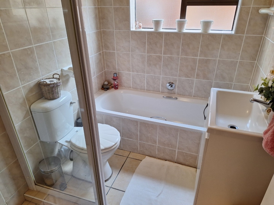 3 Bedroom Property for Sale in Hartenbos Central Western Cape